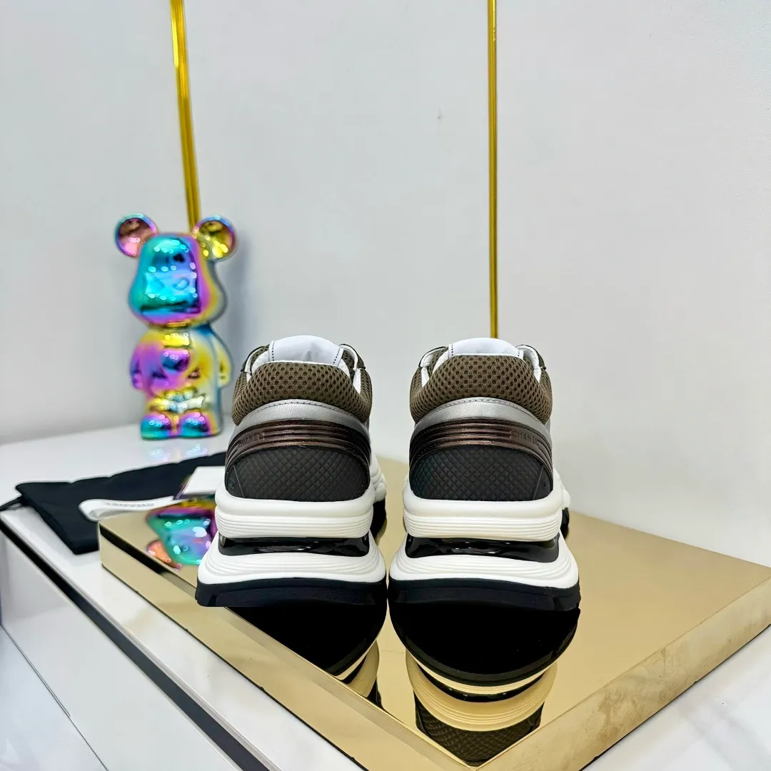 👟👟Ex-factory price 680👟👟 Upgraded version, upgraded version, upgraded version! No rebuttal accepted! ! ! ! Chanel Chanel panda shoes! 2025 counter's top casual sports shoes. This classic design; the upper is electro-embroidered with a variety of techniques; the outsole is fashionable and sporty; the unusual inclusion of a variety of color matching elements... The diversified mix and match is very good-looking and versatile, and can be used for leisure, fashion, sports, and outdoor... ꫛꫀꪝ Go➫ Materials: ❶Upper made of: original imported first-layer silk cowhide + original waterproof cloth + original first-layer cowhide ❷Inner lining: Original Yangli+Net ❸Outsole based on: Original TPU combination outsole Counter boutique packaging complete set for women 35–41 👉 👉 👉 👉